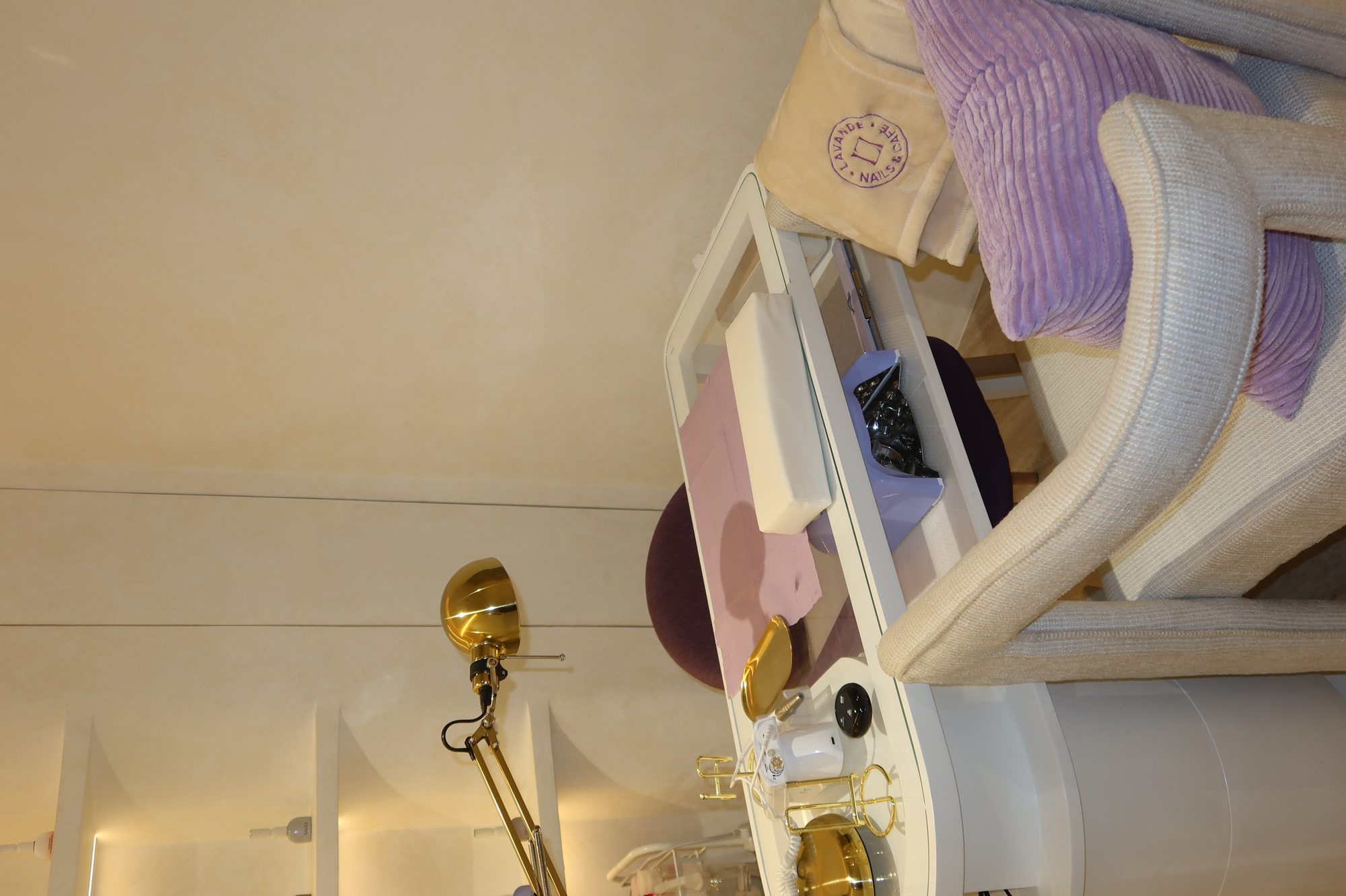 Lavande workstation with branded towels.